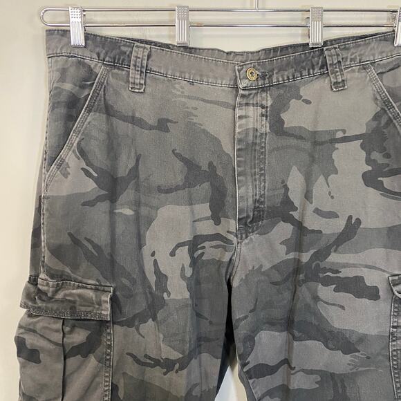Wrangler Camo Cargo Pant Relaxed Fit Side Pockets Utility Outdoor Pant Sz 38 - Picture 2 of 10